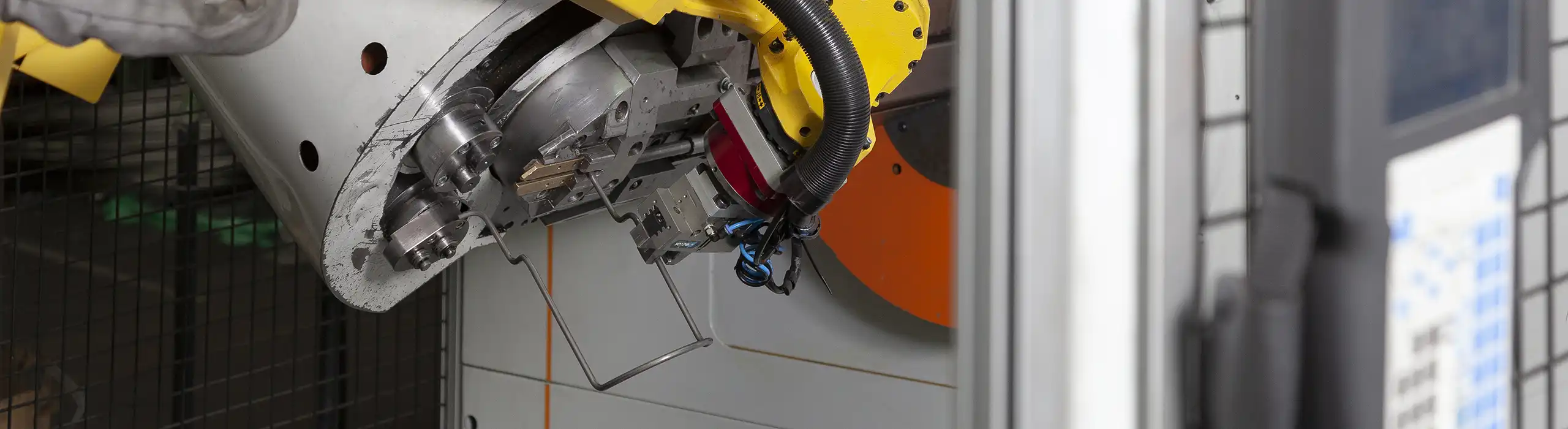 CNC-Drahtbiegemaschine im Einsatz